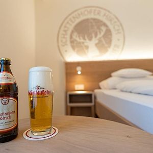 Zimmer mit Kingsize-Bett